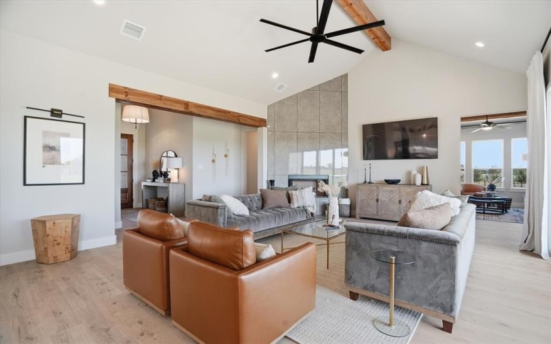 561 Royal Santana, Weatherford, TX 76087, 4 Bedrooms Bedrooms, ,2 BathroomsBathrooms,Residential,For Sale,561 Royal Santana,0,21214607