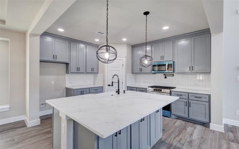 410 Larry, Irving, TX 75060, 4 Bedrooms Bedrooms, ,3 BathroomsBathrooms,Residential,For Sale,410 Larry,0,21214898