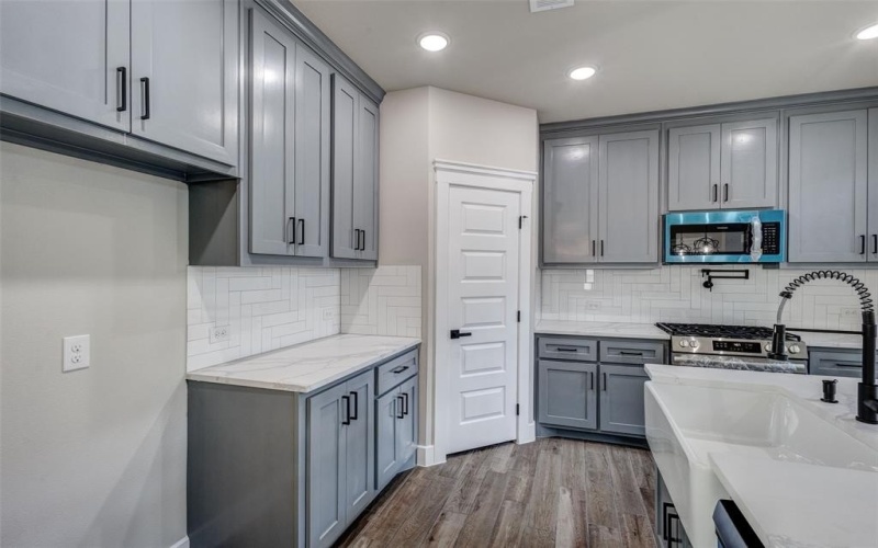 410 Larry, Irving, TX 75060, 4 Bedrooms Bedrooms, ,3 BathroomsBathrooms,Residential,For Sale,410 Larry,0,21214898