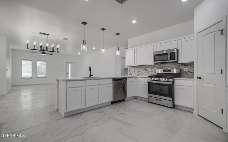 13897 CAROLINA PONCE Avenue, Horizon City, TX 79928, 4 Bedrooms Bedrooms, ,2 BathroomsBathrooms,Residential,For Sale,13897 CAROLINA PONCE Avenue,0,940726