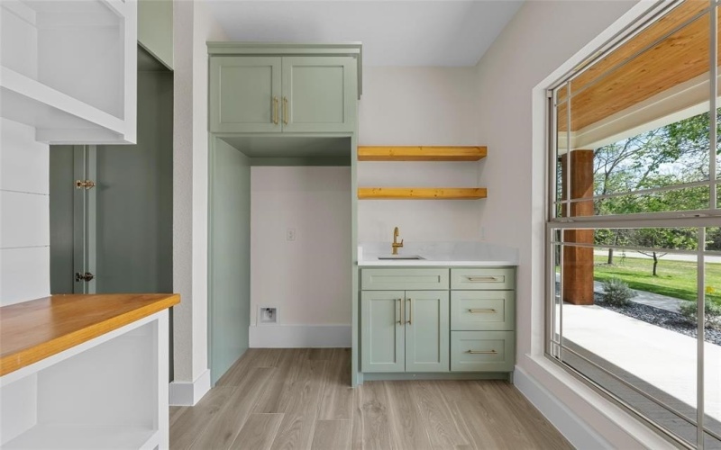 317 N Big Red Way, China Spring, TX 76633, 4 Bedrooms Bedrooms, ,3 BathroomsBathrooms,Residential,For Sale,317 N Big Red Way,0,21212757