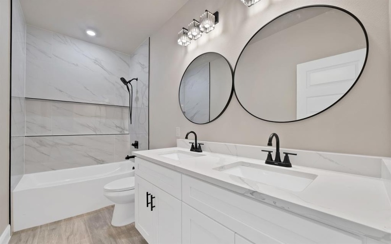 2513 Austin Court, Granbury, TX 76048, 4 Bedrooms Bedrooms, ,2 BathroomsBathrooms,Residential,For Sale,2513 Austin Court,0,21215093