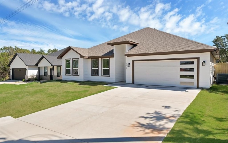 2513 Austin Court, Granbury, TX 76048, 4 Bedrooms Bedrooms, ,2 BathroomsBathrooms,Residential,For Sale,2513 Austin Court,0,21215093