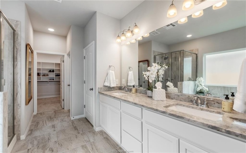 1204 Patriot Drive, College Station, TX 77845, 5 Bedrooms Bedrooms, ,3 BathroomsBathrooms,Residential,For Sale,1204 Patriot Drive,0,26003363