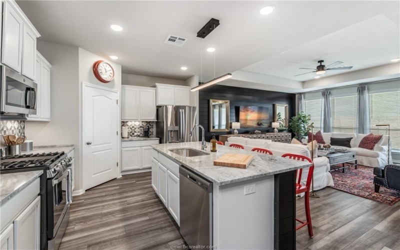 1204 Patriot Drive, College Station, TX 77845, 5 Bedrooms Bedrooms, ,3 BathroomsBathrooms,Residential,For Sale,1204 Patriot Drive,0,26003363