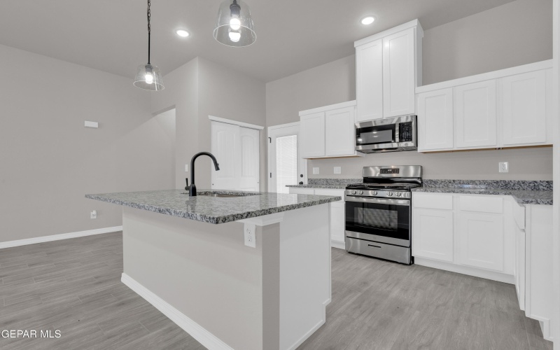 624 Hesse Drive, Socorro, TX 79927, ,Residential Multi Family,En Venta,624 Hesse Drive,0,940764