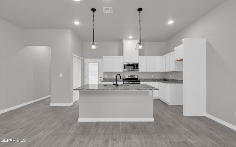 624 Hesse Drive, Socorro, TX 79927, ,Residential Multi Family,En Venta,624 Hesse Drive,0,940764