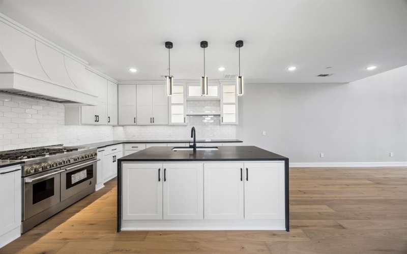 122 S Church Street, McKinney, TX 75069, 4 Bedrooms Bedrooms, ,5 BathroomsBathrooms,Residential,For Sale,122 S Church Street,0,21214947