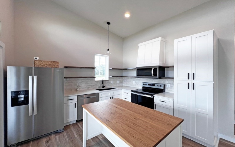 106 Landry Circle, Rockport, TX 78382, 2 Bedrooms Bedrooms, ,1 BathroomBathrooms,Residential,For Sale,106 Landry Circle,0,473707