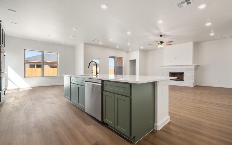 12002 Iola Drive, Lubbock, TX 79424, 4 Habitaciones Habitaciones , ,3 BañosBaños,Residential,En Venta,12002 Iola Drive,0,202603712