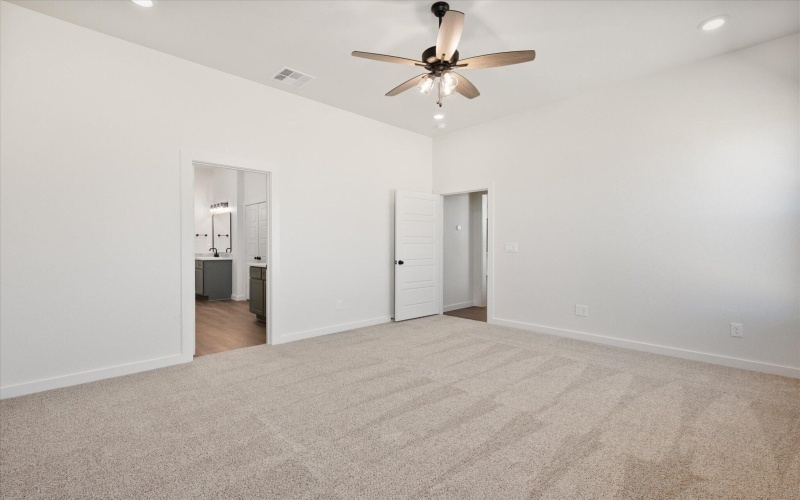 12002 Iola Drive, Lubbock, TX 79424, 4 Habitaciones Habitaciones , ,3 BañosBaños,Residential,En Venta,12002 Iola Drive,0,202603712