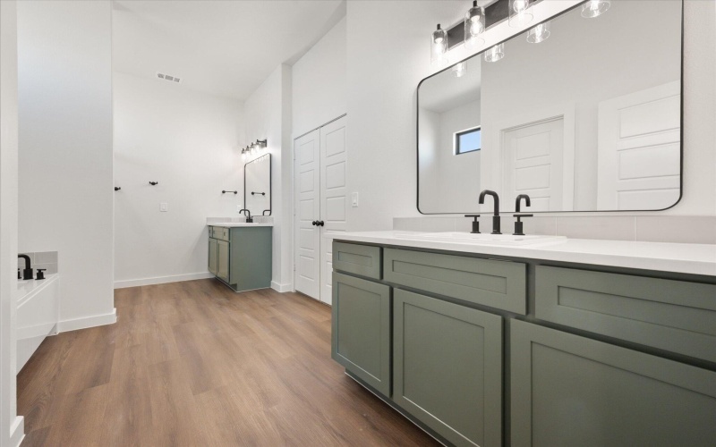 12002 Iola Drive, Lubbock, TX 79424, 4 Habitaciones Habitaciones , ,3 BañosBaños,Residential,En Venta,12002 Iola Drive,0,202603712