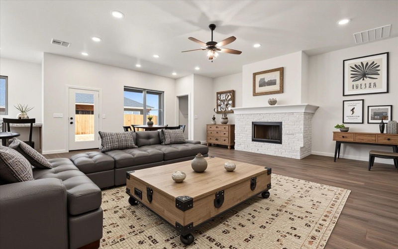 12002 Iola Drive, Lubbock, TX 79424, 4 Habitaciones Habitaciones , ,3 BañosBaños,Residential,En Venta,12002 Iola Drive,0,202603712