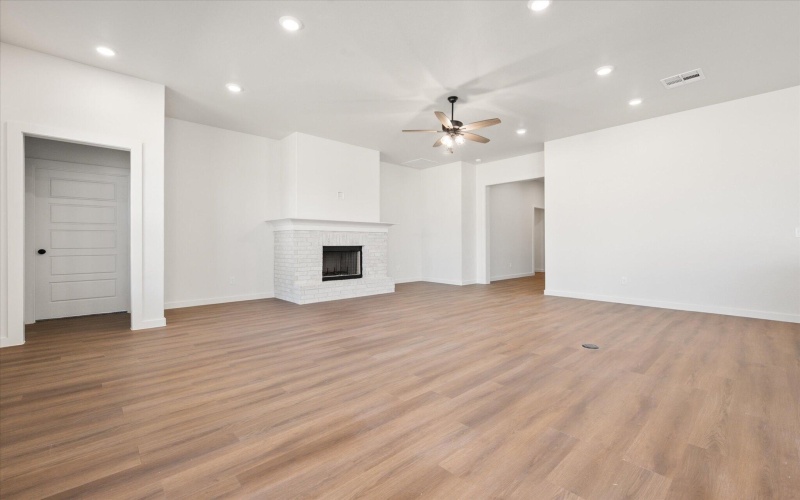 12002 Iola Drive, Lubbock, TX 79424, 4 Habitaciones Habitaciones , ,3 BañosBaños,Residential,En Venta,12002 Iola Drive,0,202603712