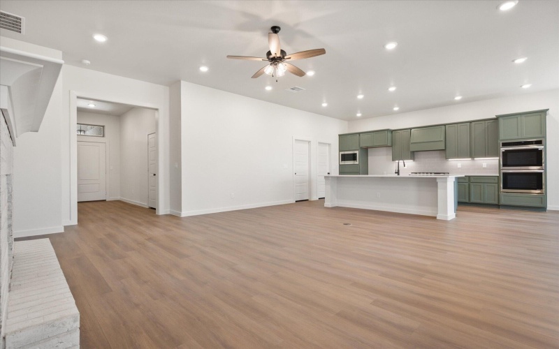 12002 Iola Drive, Lubbock, TX 79424, 4 Habitaciones Habitaciones , ,3 BañosBaños,Residential,En Venta,12002 Iola Drive,0,202603712