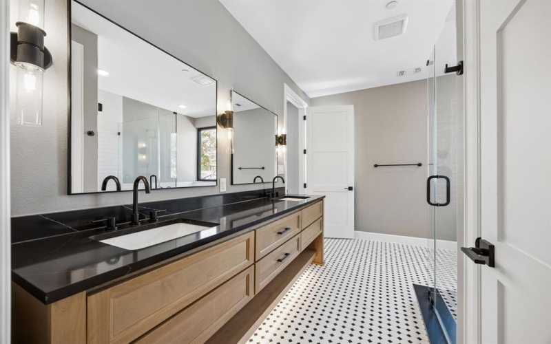 118 S Church Street, McKinney, TX 75069, 4 Bedrooms Bedrooms, ,5 BathroomsBathrooms,Residential,For Sale,118 S Church Street,0,21215617