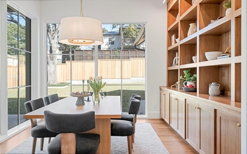 6903 La Vista Drive, Dallas, TX 75214, 5 Bedrooms Bedrooms, ,6 BathroomsBathrooms,Residential,For Sale,6903 La Vista Drive,0,21215804