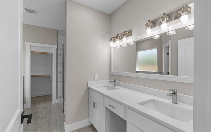 3025 Red Oak Drive, Granbury, TX 76048, 3 Bedrooms Bedrooms, ,2 BathroomsBathrooms,Residential,For Sale,3025 Red Oak Drive,0,21216523