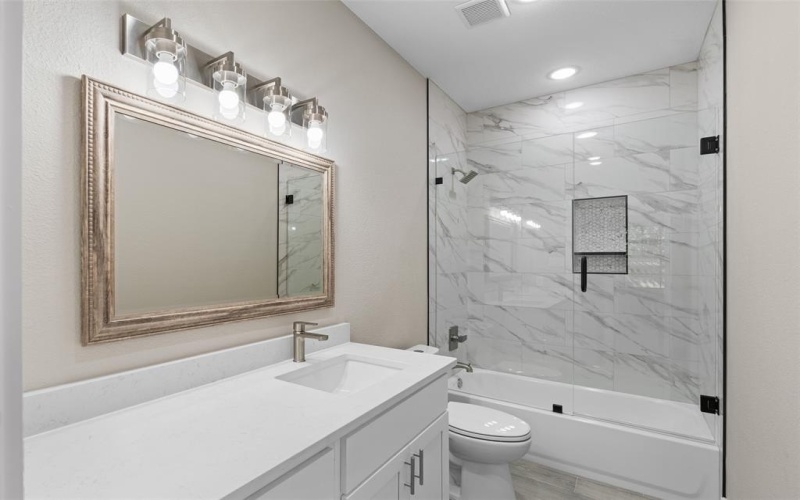 3025 Red Oak Drive, Granbury, TX 76048, 3 Bedrooms Bedrooms, ,2 BathroomsBathrooms,Residential,For Sale,3025 Red Oak Drive,0,21216523