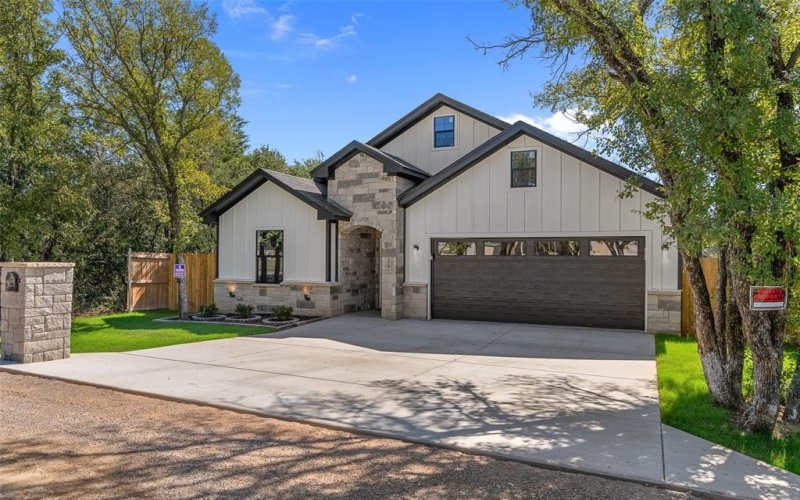 3025 Red Oak Drive, Granbury, TX 76048, 3 Bedrooms Bedrooms, ,2 BathroomsBathrooms,Residential,For Sale,3025 Red Oak Drive,0,21216523