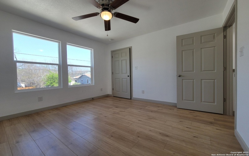 120 Henry St, San Antonio, TX 78207, 2 Habitaciones Habitaciones , ,1 BañoBaños,Residential,En Venta,120 Henry St,0,1856937