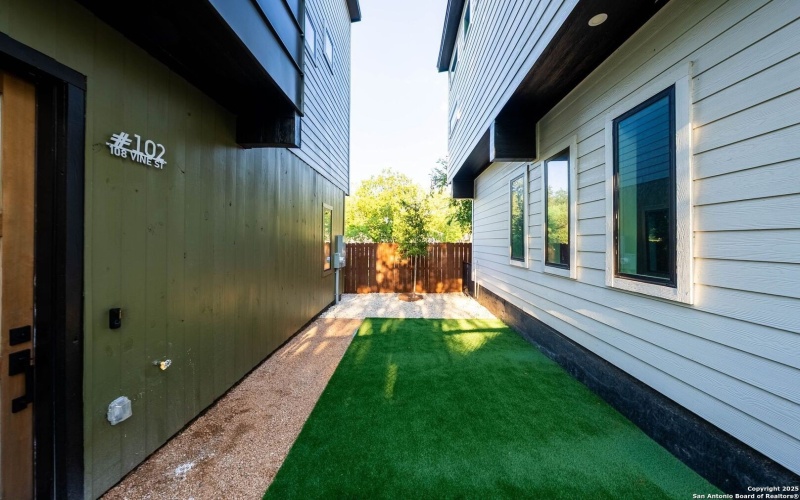 108 Vine St #102, San Antonio, TX 78210, 2 Habitaciones Habitaciones , ,2 BañosBaños,Residential,En Venta,108 Vine St #102,0,1912200