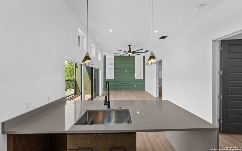 108 Vine St #102, San Antonio, TX 78210, 2 Habitaciones Habitaciones , ,2 BañosBaños,Residential,En Venta,108 Vine St #102,0,1912200