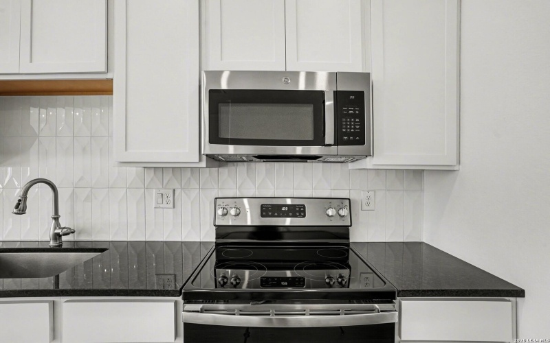 310 W Evergreen St #115, San Antonio, TX 78212, 3 Habitaciones Habitaciones , ,2 BañosBaños,Residential,En Venta,310 W Evergreen St #115,0,1939865