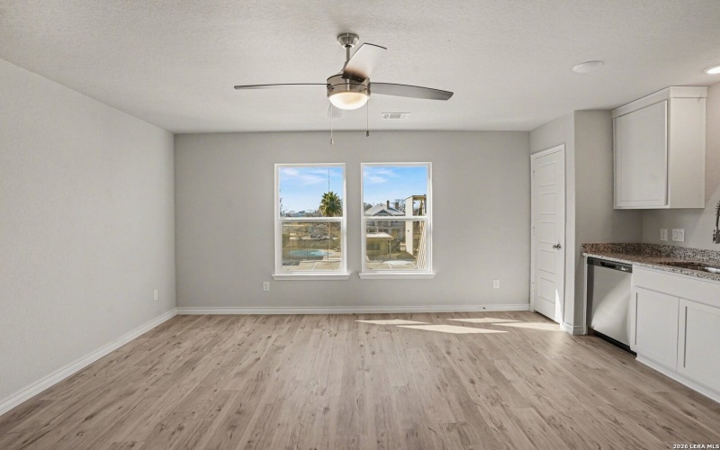 310 W Evergreen St #107, San Antonio, TX 78212, 2 Habitaciones Habitaciones , ,2 BañosBaños,Residential,En Venta,310 W Evergreen St #107,0,1939878