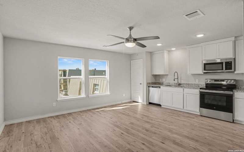 310 W Evergreen St #107, San Antonio, TX 78212, 2 Habitaciones Habitaciones , ,2 BañosBaños,Residential,En Venta,310 W Evergreen St #107,0,1939878