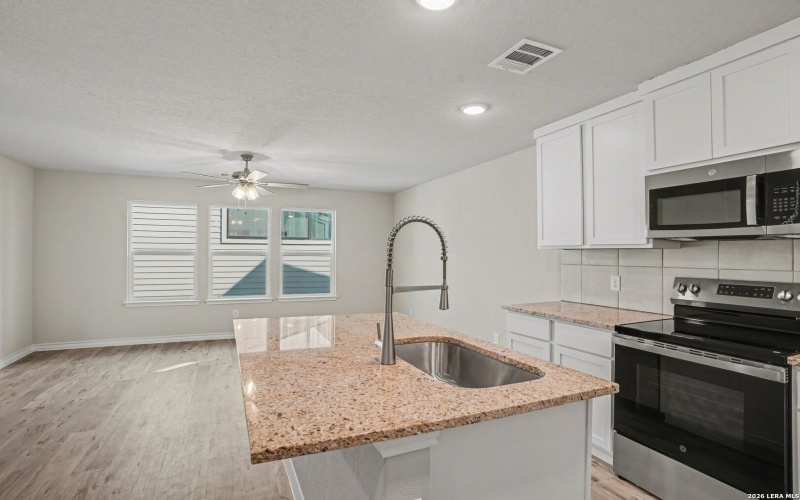 310 W Evergreen ST #120, San Antonio, TX 78212, 3 Habitaciones Habitaciones , ,2 BañosBaños,Residential,En Venta,310 W Evergreen ST #120,0,1939889