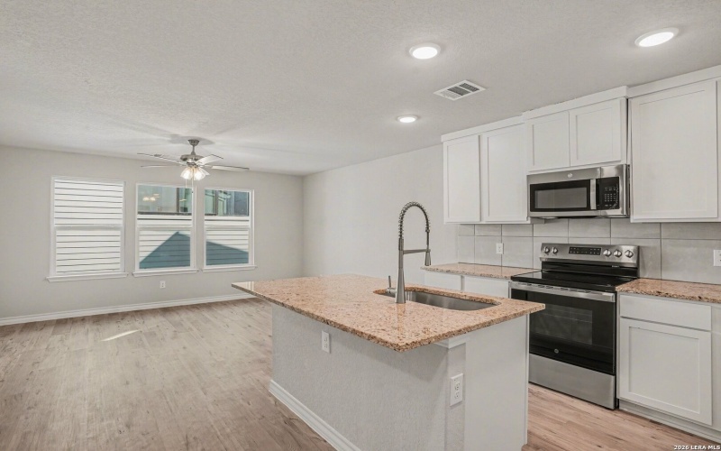 310 W Evergreen ST #120, San Antonio, TX 78212, 3 Habitaciones Habitaciones , ,2 BañosBaños,Residential,En Venta,310 W Evergreen ST #120,0,1939889