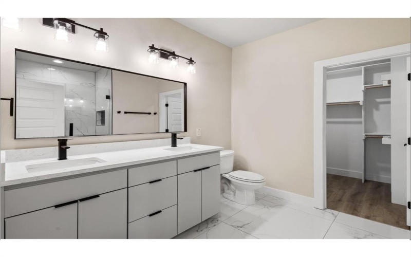 13723 & 13725 Biggs Street, Dallas, TX 75253, 6 Habitaciones Habitaciones , ,5 BañosBaños,Residential Multi Family,En Venta,13723 & 13725 Biggs Street,0,21215319