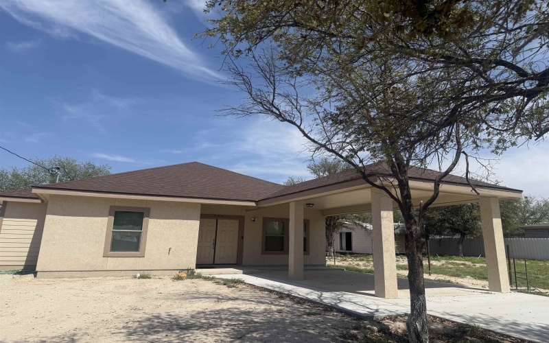 704 E 14th, Del Rio, TX 78840, 3 Bedrooms Bedrooms, ,2 BathroomsBathrooms,Residential,For Sale,704 E 14th,0,208343