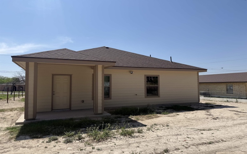 704 E 14th, Del Rio, TX 78840, 3 Bedrooms Bedrooms, ,2 BathroomsBathrooms,Residential,For Sale,704 E 14th,0,208343