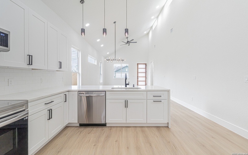 915 Saint James, San Antonio, TX 78202, 3 Bedrooms Bedrooms, ,2 BathroomsBathrooms,Residential,For Sale,915 Saint James,0,1946284