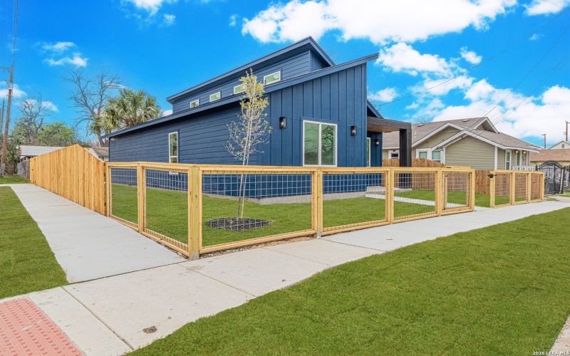 915 Saint James, San Antonio, TX 78202, 3 Bedrooms Bedrooms, ,2 BathroomsBathrooms,Residential,For Sale,915 Saint James,0,1946284