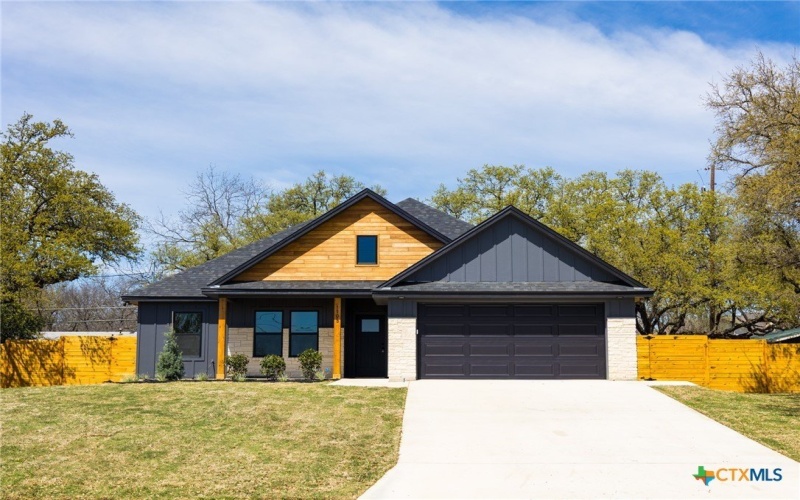 1105 W 1st Street, Lampasas, TX 76550, 2 Bedrooms Bedrooms, ,2 BathroomsBathrooms,Residential,For Sale,1105 W 1st Street,0,608424