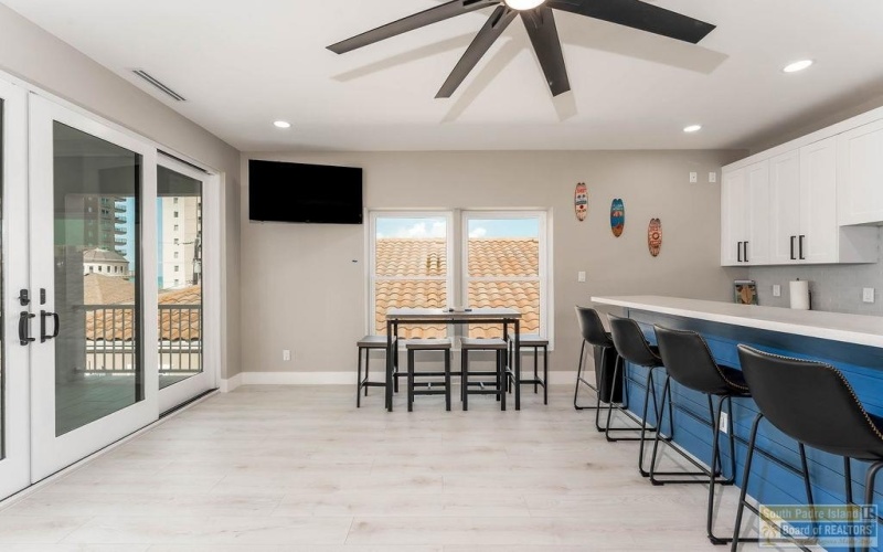 128 Saturn Lane, South Padre Island, TX 78597, 10 Bedrooms Bedrooms, ,10 BathroomsBathrooms,Residential Multi Family,For Sale,128 Saturn Lane,0,106042