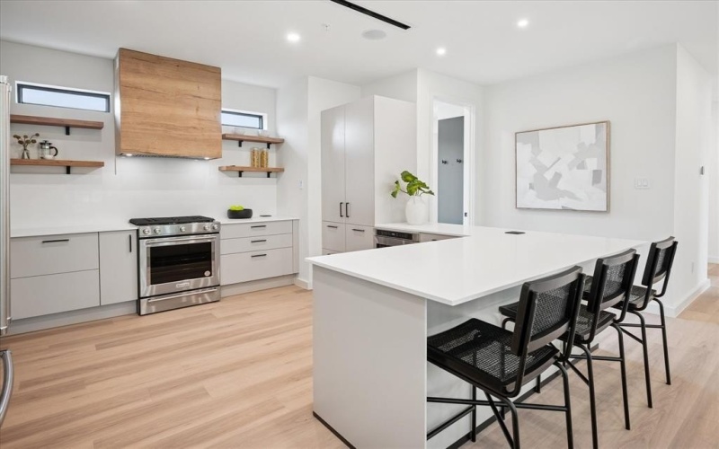 4534 Lake Avenue #103, Dallas, TX 75219, 3 Bedrooms Bedrooms, ,3 BathroomsBathrooms,Residential,For Sale,4534 Lake Avenue,0,21218202