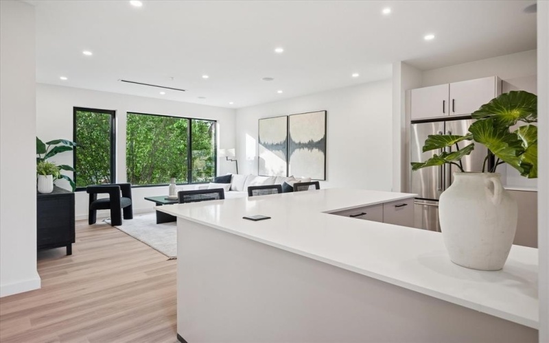 4534 Lake Avenue #103, Dallas, TX 75219, 3 Bedrooms Bedrooms, ,3 BathroomsBathrooms,Residential,For Sale,4534 Lake Avenue,0,21218202