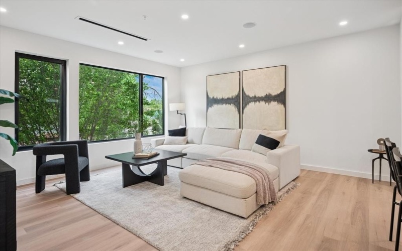 4534 Lake Avenue #103, Dallas, TX 75219, 3 Bedrooms Bedrooms, ,3 BathroomsBathrooms,Residential,For Sale,4534 Lake Avenue,0,21218202