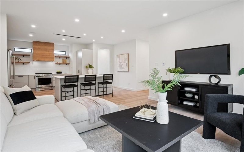 4534 Lake Avenue #103, Dallas, TX 75219, 3 Bedrooms Bedrooms, ,3 BathroomsBathrooms,Residential,For Sale,4534 Lake Avenue,0,21218202