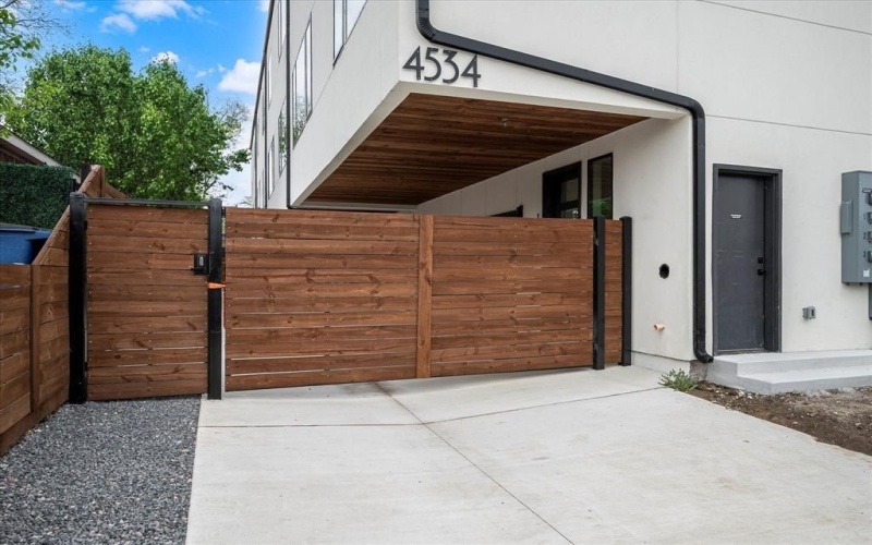 4534 Lake Avenue #103, Dallas, TX 75219, 3 Bedrooms Bedrooms, ,3 BathroomsBathrooms,Residential,For Sale,4534 Lake Avenue,0,21218202