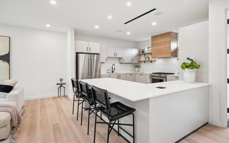 4534 Lake Avenue #103, Dallas, TX 75219, 3 Bedrooms Bedrooms, ,3 BathroomsBathrooms,Residential,For Sale,4534 Lake Avenue,0,21218202