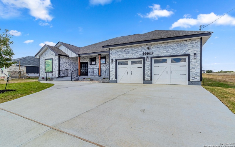 16923 Rancho Escondido, Atascosa, TX 78002, 4 Bedrooms Bedrooms, ,3 BathroomsBathrooms,Residential,For Sale,16923 Rancho Escondido,0,1911076