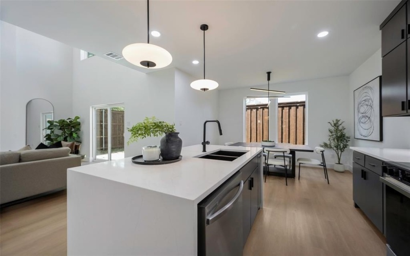 459 Hart Street, Dallas, TX 75203, 4 Habitaciones Habitaciones , ,3 BañosBaños,Residential,En Venta,459 Hart Street,0,21219044