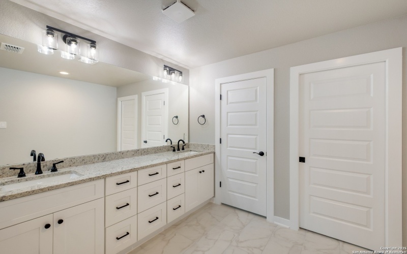 122 Hi View, Lakehills, TX 78063, 3 Bedrooms Bedrooms, ,2 BathroomsBathrooms,Residential,For Sale,122 Hi View,0,1856061