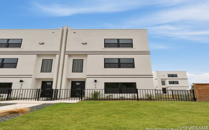 3214 N Elmendorf unit: 102, San Antonio, TX 78201, 3 Bedrooms Bedrooms, ,3 BathroomsBathrooms,Residential,For Sale,3214 N Elmendorf unit: 102,0,1878112