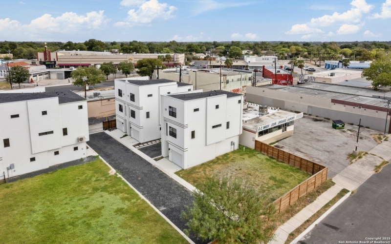 3214 N Elmendorf unit: 102, San Antonio, TX 78201, 3 Bedrooms Bedrooms, ,3 BathroomsBathrooms,Residential,For Sale,3214 N Elmendorf unit: 102,0,1878112